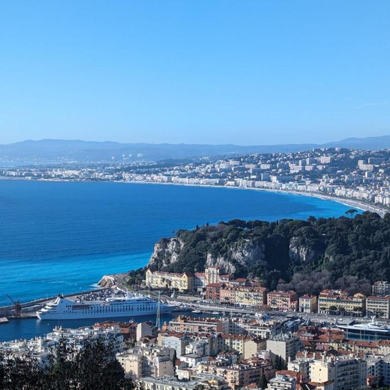Logement en résidence vacances classe 2 étoiles au bord de mer 4 couchages avec cabine lit superposé et au salon un canapé convertible et piscine à 300 m des transports communs,gare ferroviaire,commerces et plages - Family Studio - 12