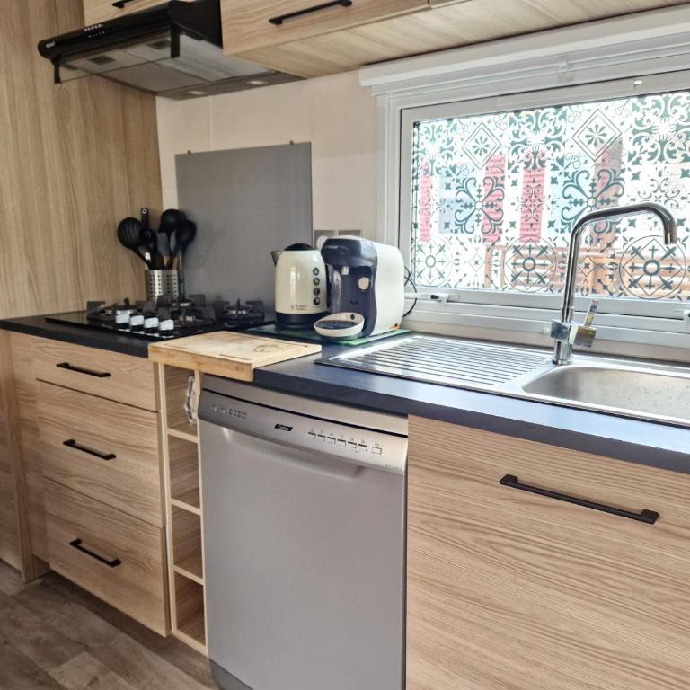 Camping La Carabasse Vias-Plage-T4 Climatisé,Tout confort, Emplacement calme ! - Mobile Home - 15