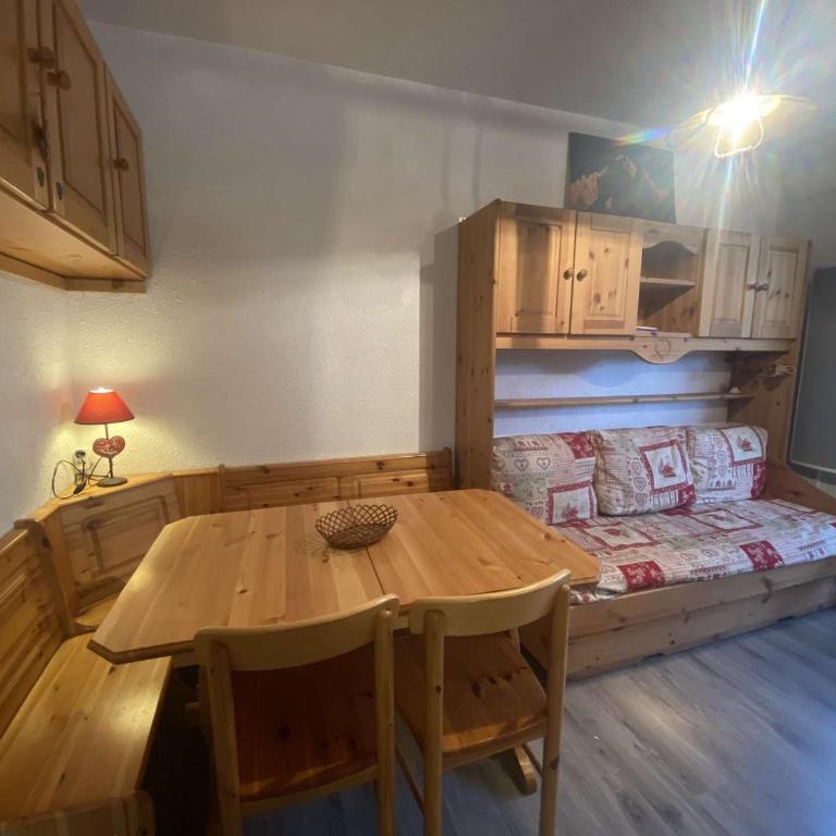 Appartement rénové cosy avec piscine, pour 4 personnes, proche des pistes et du village. - Appartement 1 Chambre - 2