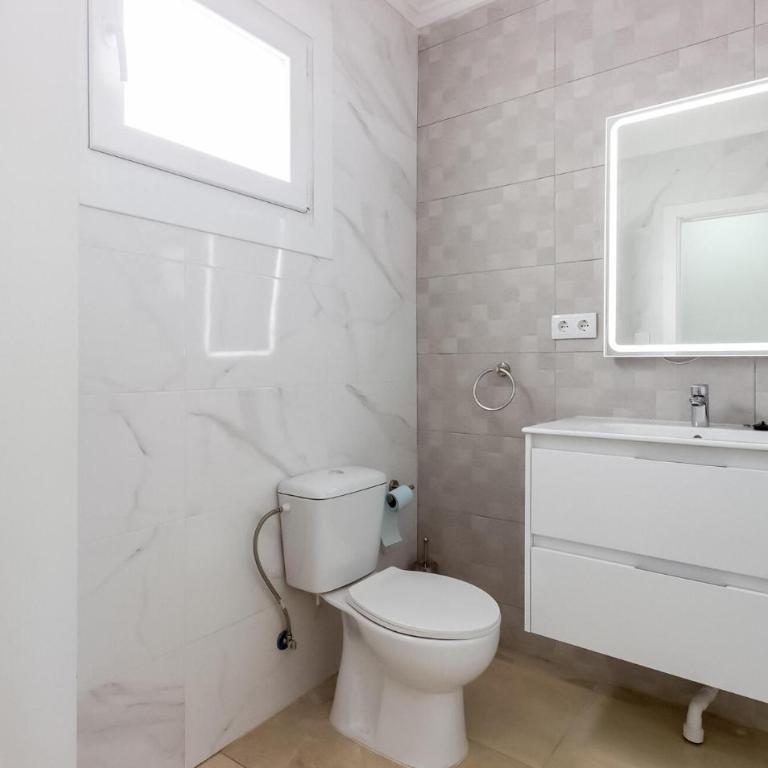 Lovely Apartment In Santa Pola With Wifi - Apartamento de 2 dormitorios - 19