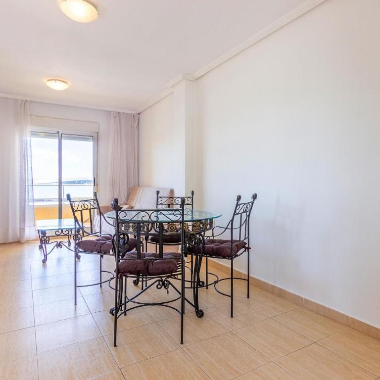 Gorgeous Apartment In Torrevieja - Apartamento de 2 dormitorios - 2