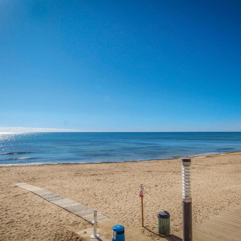 Gorgeous Apartment In Torrevieja - Apartamento de 2 dormitorios - 17