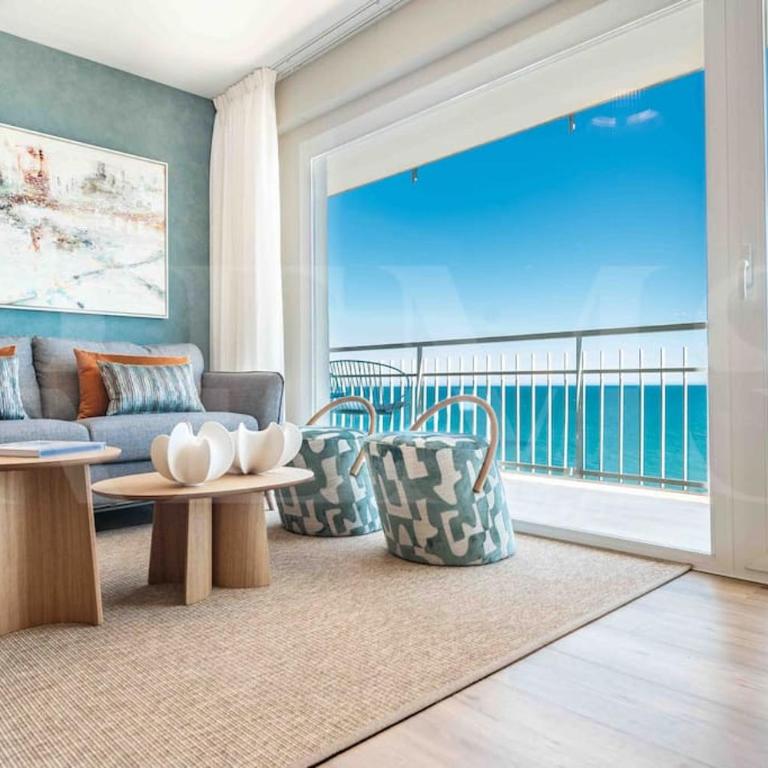 Seaview coastal apartment in Benalmadena by REMS - Three-Bedroom Apartment - 4