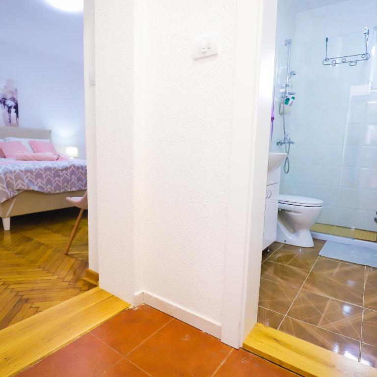 Kuća JEKA - Deluks Dvokrevetna Soba sa Bračnim Krevetom - 2