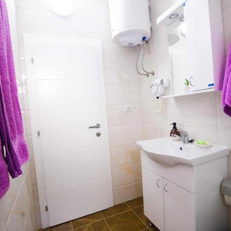 Kuća JEKA - Deluks Dvokrevetna Soba sa Bračnim Krevetom - 7