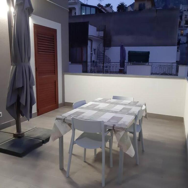 A 2 passi dal castello ,appartamento con veranda - Appartamento con 2 Camere da Letto - 39