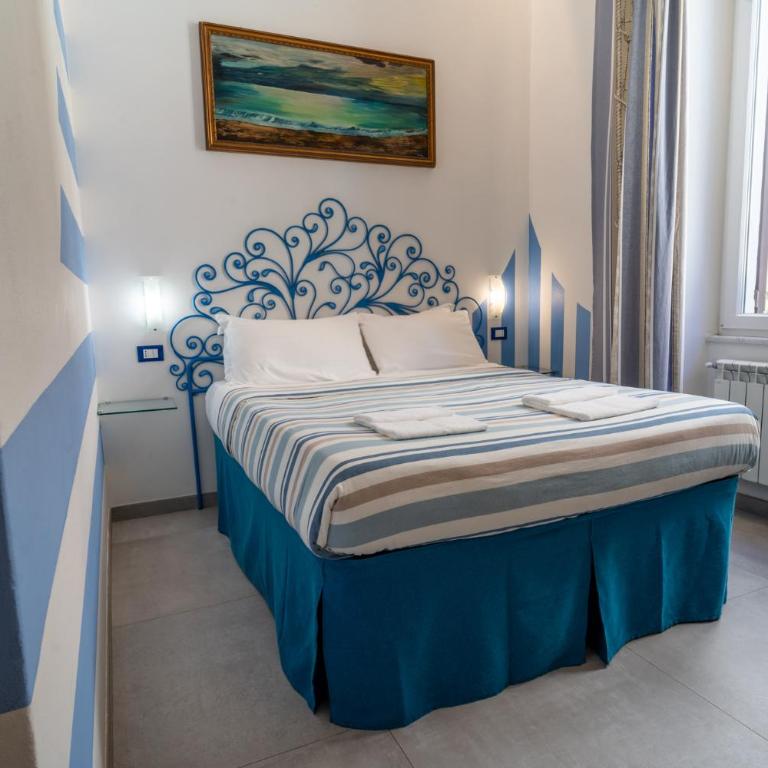 Teresa Rooms & Suites - Double or Twin Room with Private Bathroom - 3