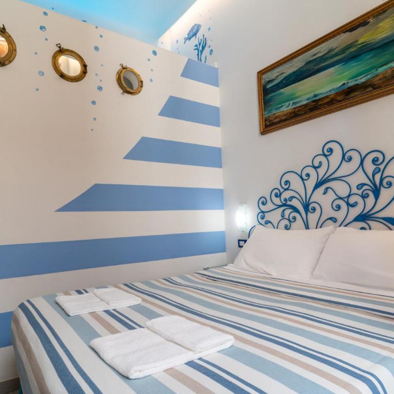 Teresa Rooms & Suites - Double or Twin Room with Private Bathroom - 4