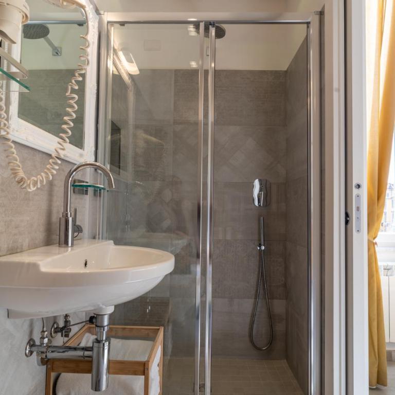 Teresa Rooms & Suites - Junior Suite with Balcony - 7