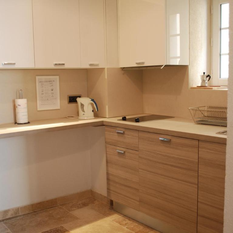SORTIE 44 - NEWLY renovated 1 bedroom, center of old Antibes - One-Bedroom Apartment - 6
