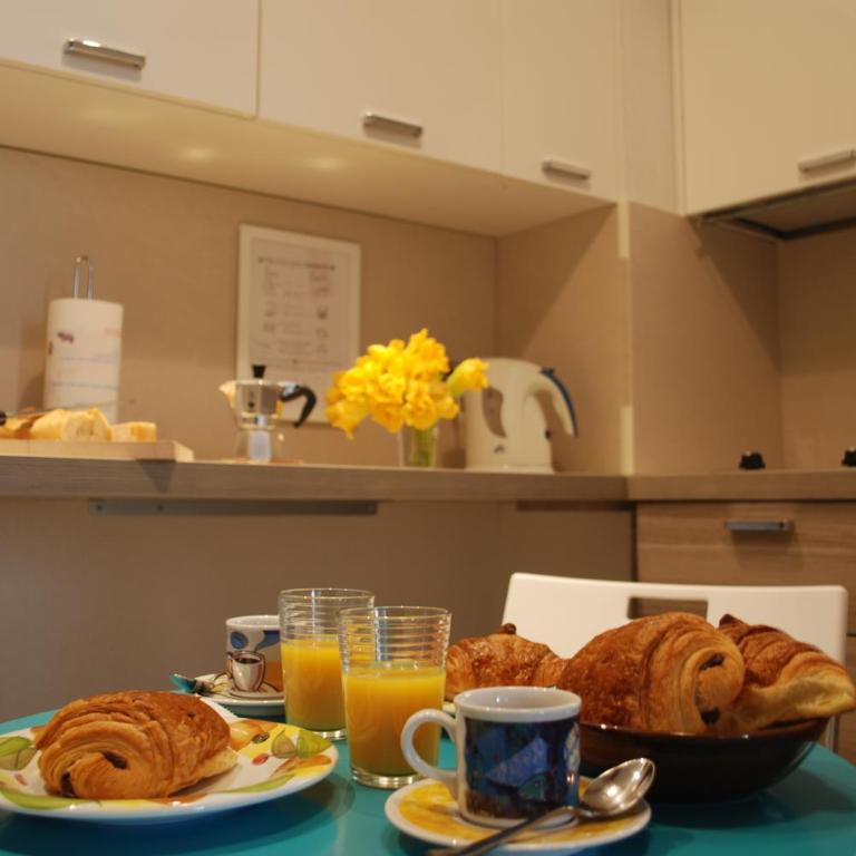 SORTIE 44 - NEWLY renovated 1 bedroom, center of old Antibes - One-Bedroom Apartment - 1