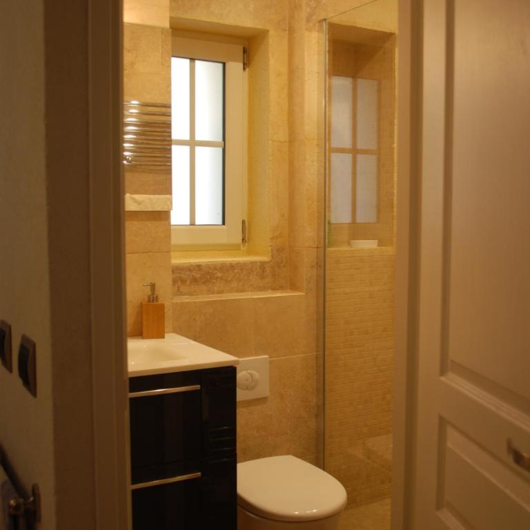 SORTIE 44 - NEWLY renovated 1 bedroom, center of old Antibes - One-Bedroom Apartment - 29