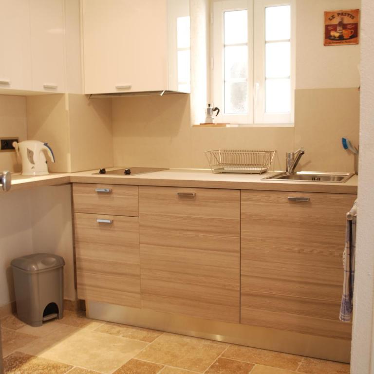 SORTIE 44 - NEWLY renovated 1 bedroom, center of old Antibes - One-Bedroom Apartment - 16
