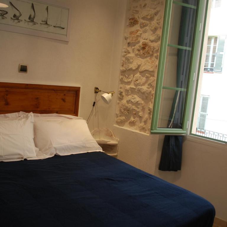 SORTIE 44 - NEWLY renovated 1 bedroom, center of old Antibes - One-Bedroom Apartment - 22