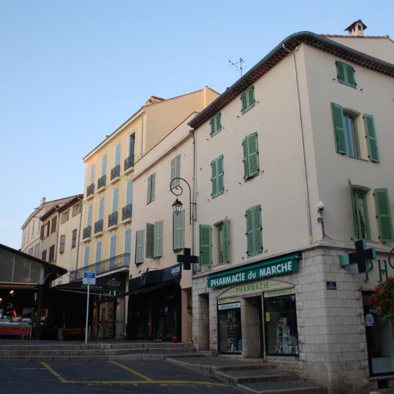 SORTIE 44 - NEWLY renovated 1 bedroom, center of old Antibes - One-Bedroom Apartment - 35