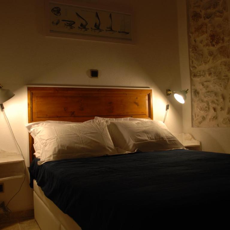 SORTIE 44 - NEWLY renovated 1 bedroom, center of old Antibes - One-Bedroom Apartment - 20