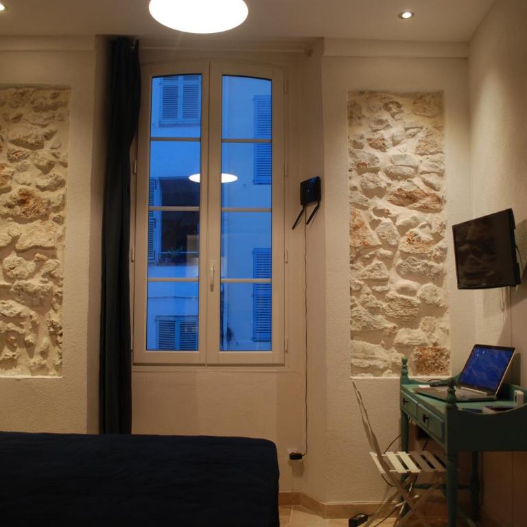 SORTIE 44 - NEWLY renovated 1 bedroom, center of old Antibes - One-Bedroom Apartment - 25