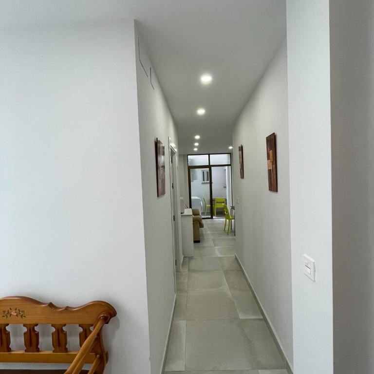 Casa amplia ideal en pleno centro del casco histórico de Almuñecar - Apartamento - 5