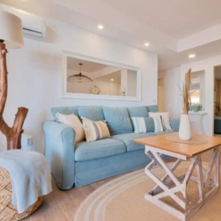 Apartamento Antonio with sea view,Torrevieja,50 m from Playa Acequion plus swimming pool - Three-Bedroom Apartment - 2