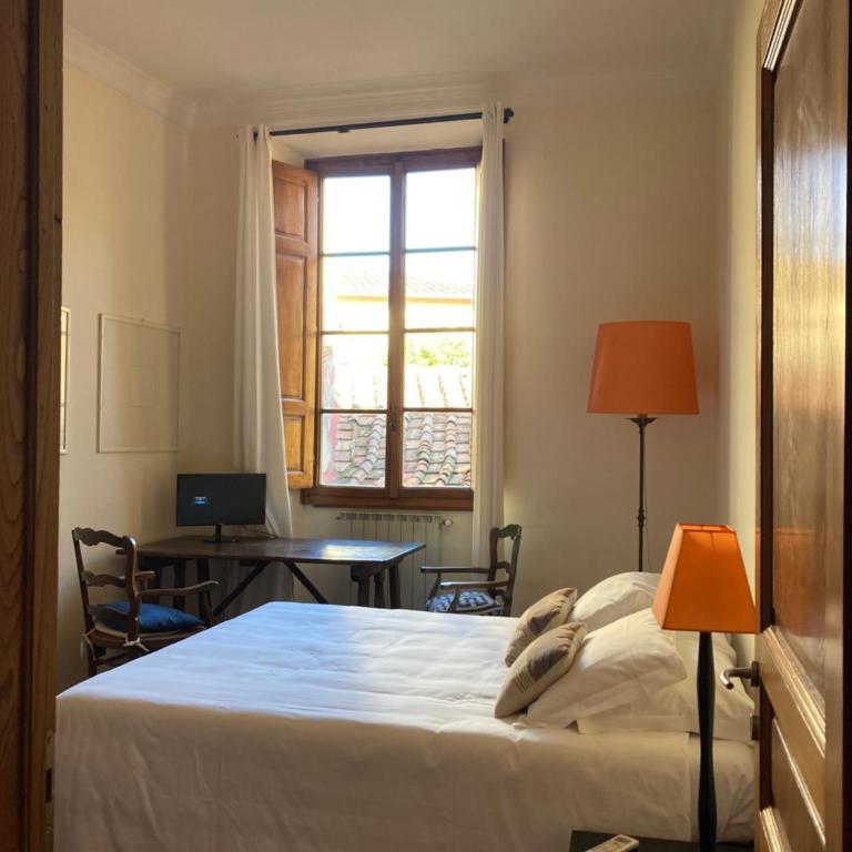 Ponte Vecchio flat with elevator - Two-Bedroom Apartment - 3