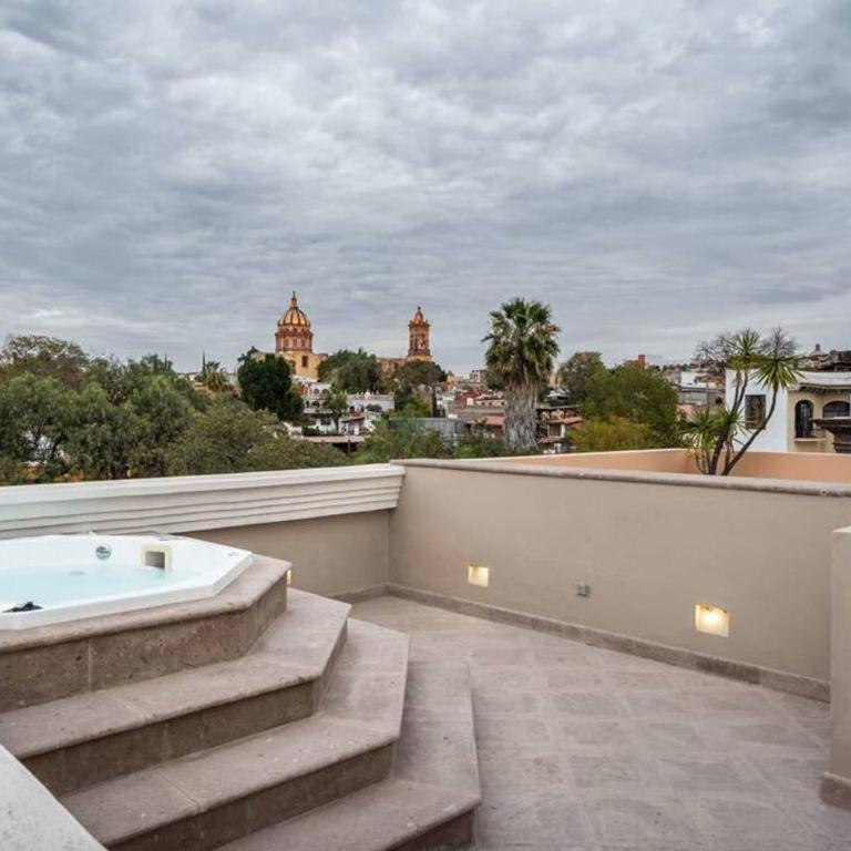 Casa Regina, Stylish 3BR Home in Centro with Rooftop & Jacuzzi - Villa de 3 dormitorios - 6