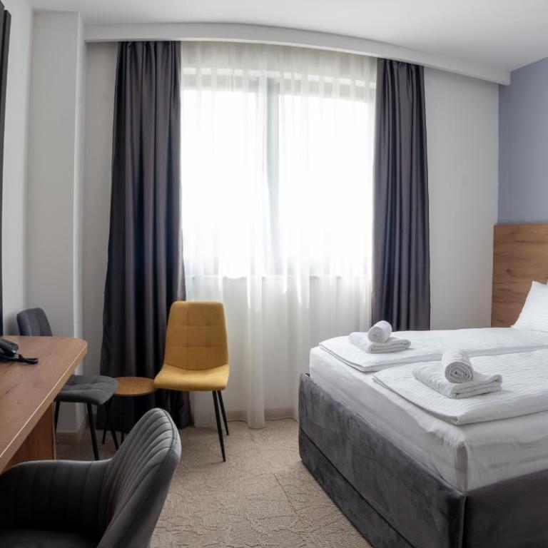 Hotel Sistems - Dvokrevetna Soba sa Bračnim Krevetom - 1