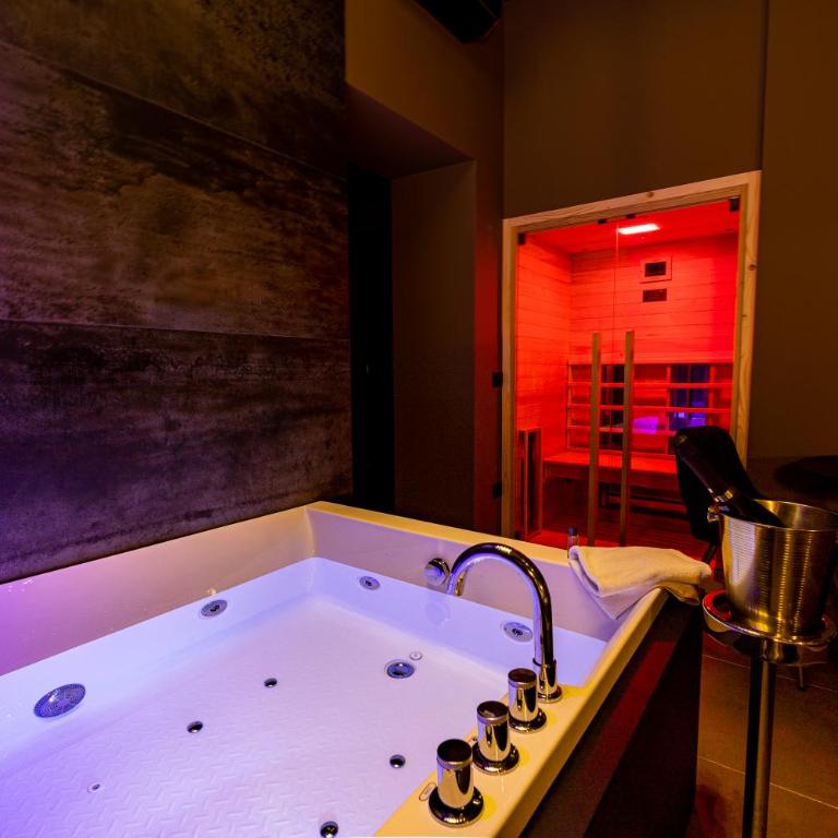 GOLD SUITE&SPA - Camera Queen Deluxe - 13
