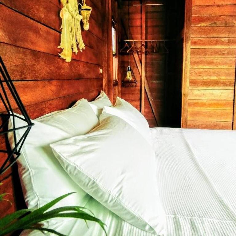 Ecoco Holbox - EcoChic - Cabañas de Madera - Holbox Retreat - Habitación con cama extragrande y balcón - 3