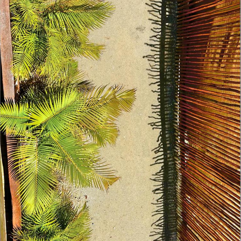 Ecoco Holbox - EcoChic - Cabañas de Madera - Holbox Retreat - Habitación con cama extragrande y balcón - 2