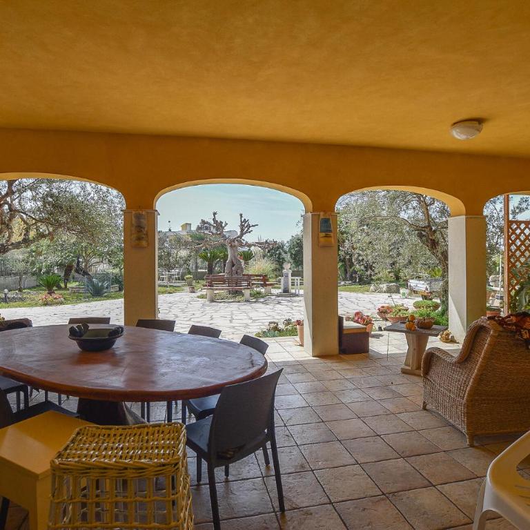 3 Bedroom Beach Front Home In Marina Di Marza - Three-Bedroom Vacation Home - 2