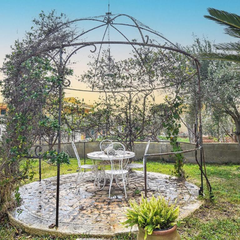 3 Bedroom Beach Front Home In Marina Di Marza - Three-Bedroom Vacation Home - 7