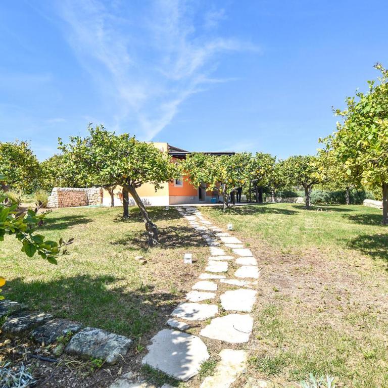 3 Bedroom Beach Front Home In Marina Di Marza - Three-Bedroom Vacation Home - 11