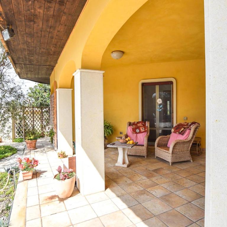 3 Bedroom Beach Front Home In Marina Di Marza - Three-Bedroom Vacation Home - 16