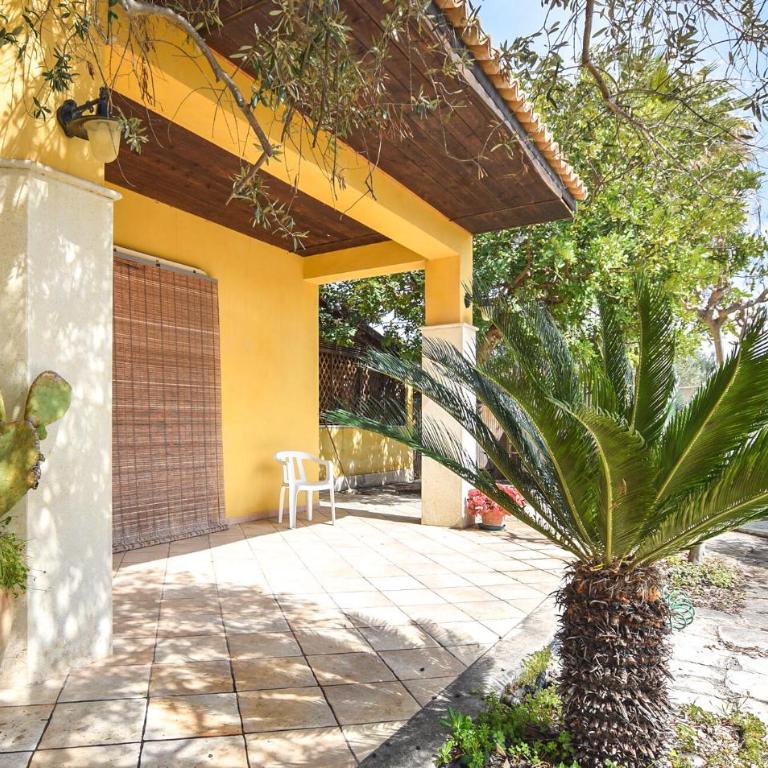 3 Bedroom Beach Front Home In Marina Di Marza - Three-Bedroom Vacation Home - 15
