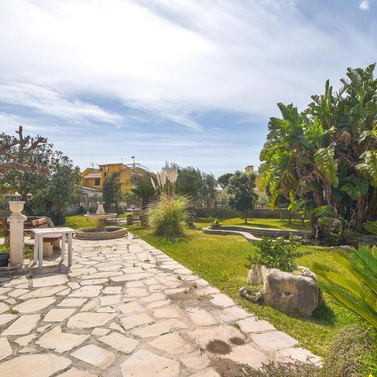 3 Bedroom Beach Front Home In Marina Di Marza - Three-Bedroom Vacation Home - 18