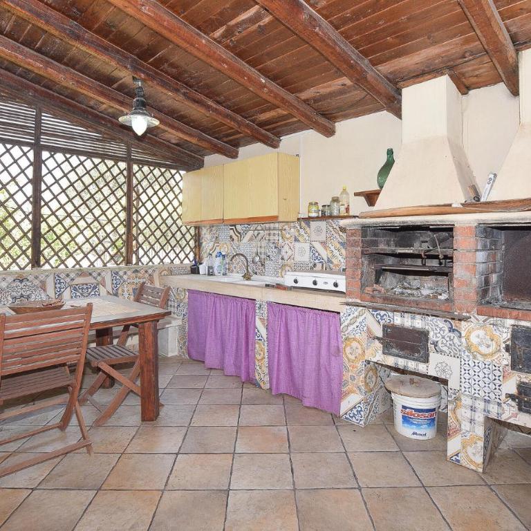 3 Bedroom Beach Front Home In Marina Di Marza - Three-Bedroom Vacation Home - 23