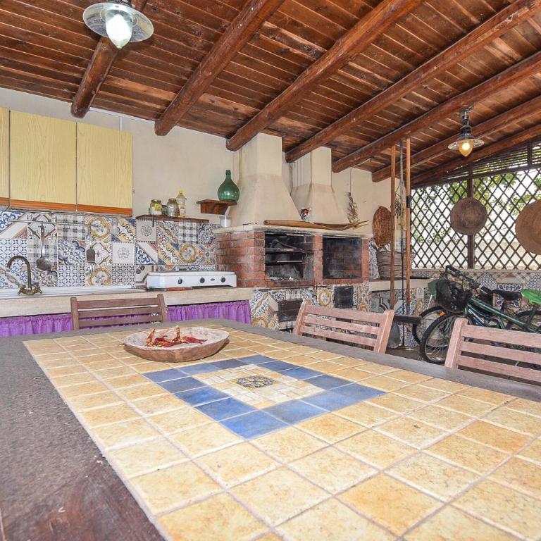 3 Bedroom Beach Front Home In Marina Di Marza - Three-Bedroom Vacation Home - 24