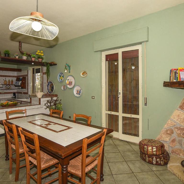 3 Bedroom Beach Front Home In Marina Di Marza - Three-Bedroom Vacation Home - 29