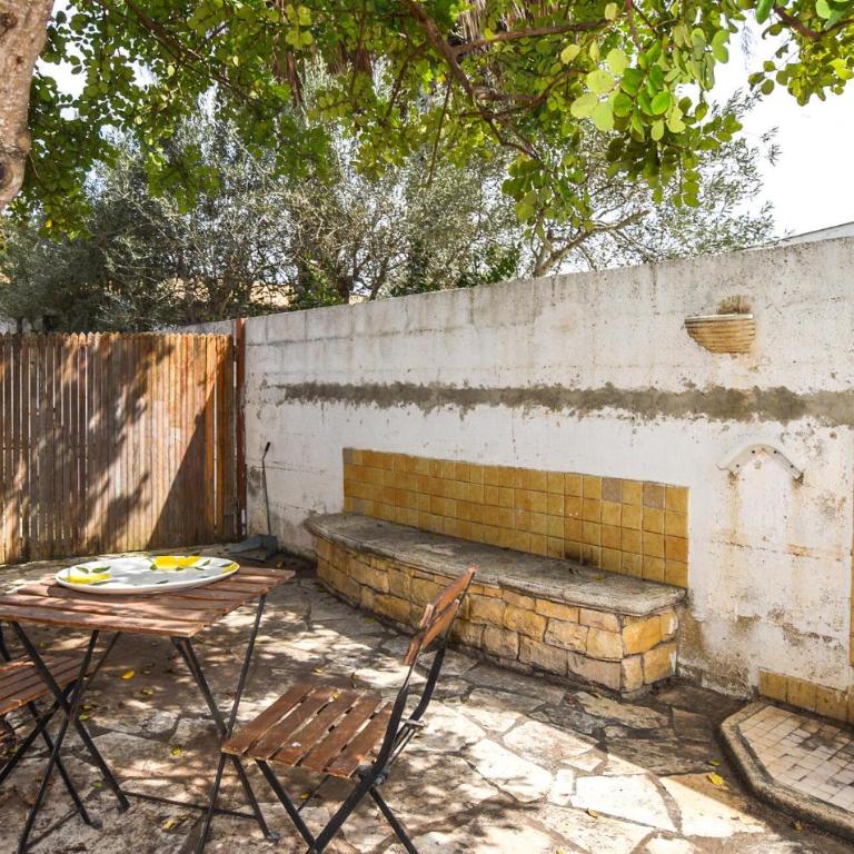 3 Bedroom Beach Front Home In Marina Di Marza - Three-Bedroom Vacation Home - 25