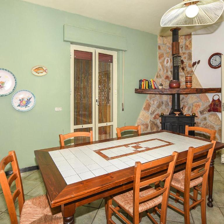 3 Bedroom Beach Front Home In Marina Di Marza - Three-Bedroom Vacation Home - 28