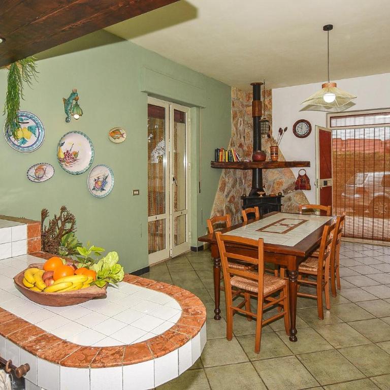 3 Bedroom Beach Front Home In Marina Di Marza - Three-Bedroom Vacation Home - 30