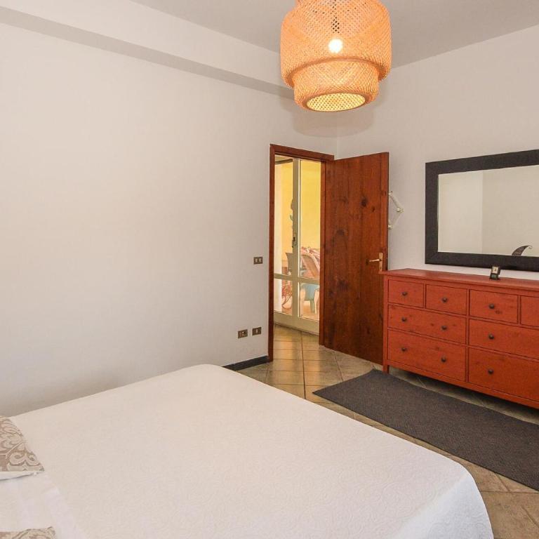 3 Bedroom Beach Front Home In Marina Di Marza - Three-Bedroom Vacation Home - 33