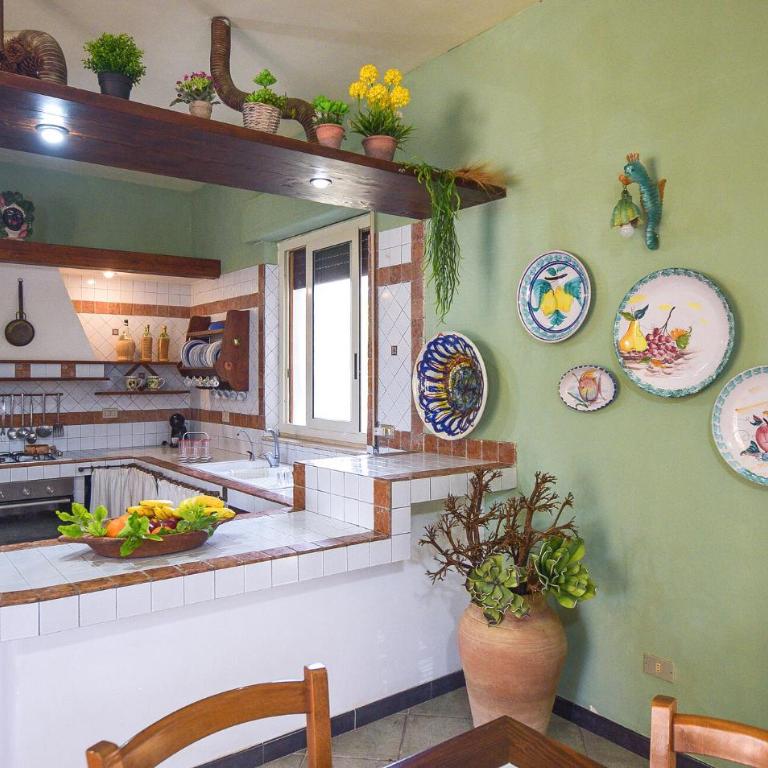 3 Bedroom Beach Front Home In Marina Di Marza - Three-Bedroom Vacation Home - 32