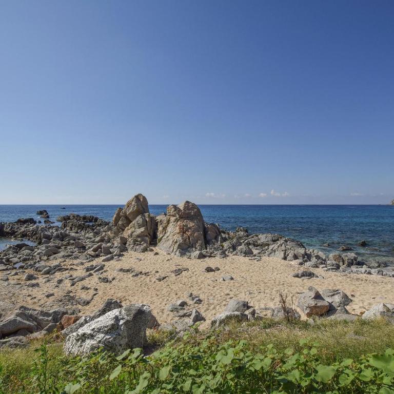 3 Bedroom Beach Front Home In Marina Di Marza - Three-Bedroom Vacation Home - 39