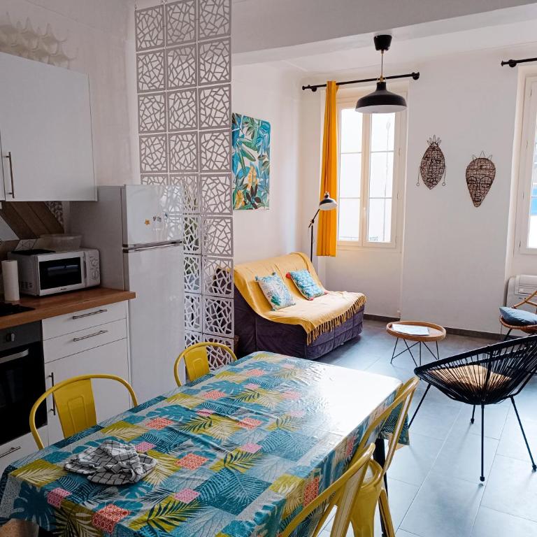 Grand 2 pièces rénové climatisé, vieil Antibes, proche port - One-Bedroom Apartment - 6