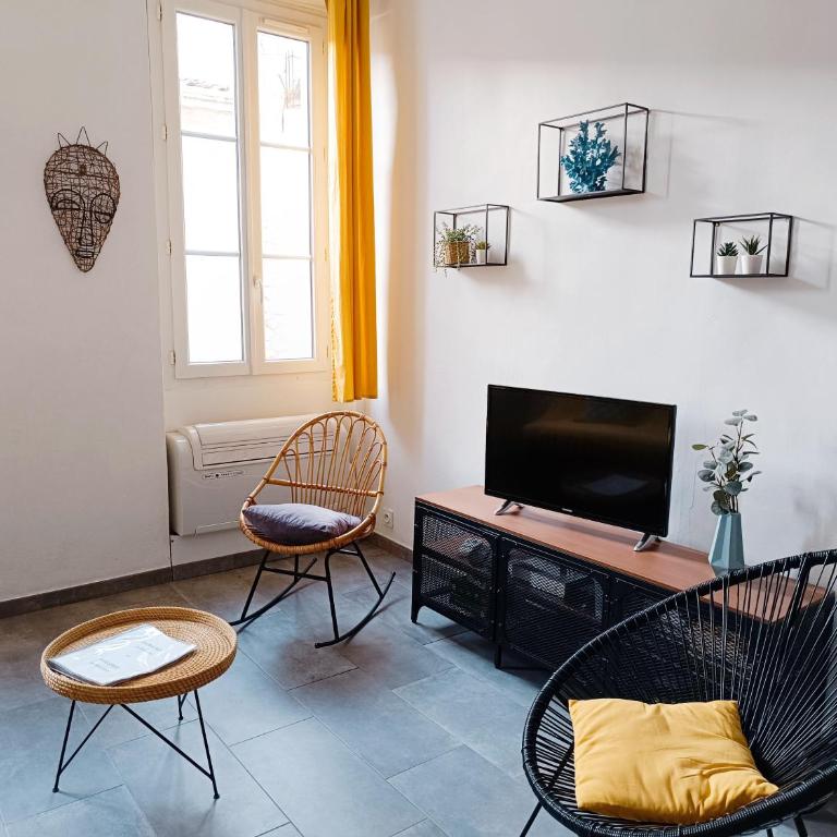 Grand 2 pièces rénové climatisé, vieil Antibes, proche port - One-Bedroom Apartment - 2