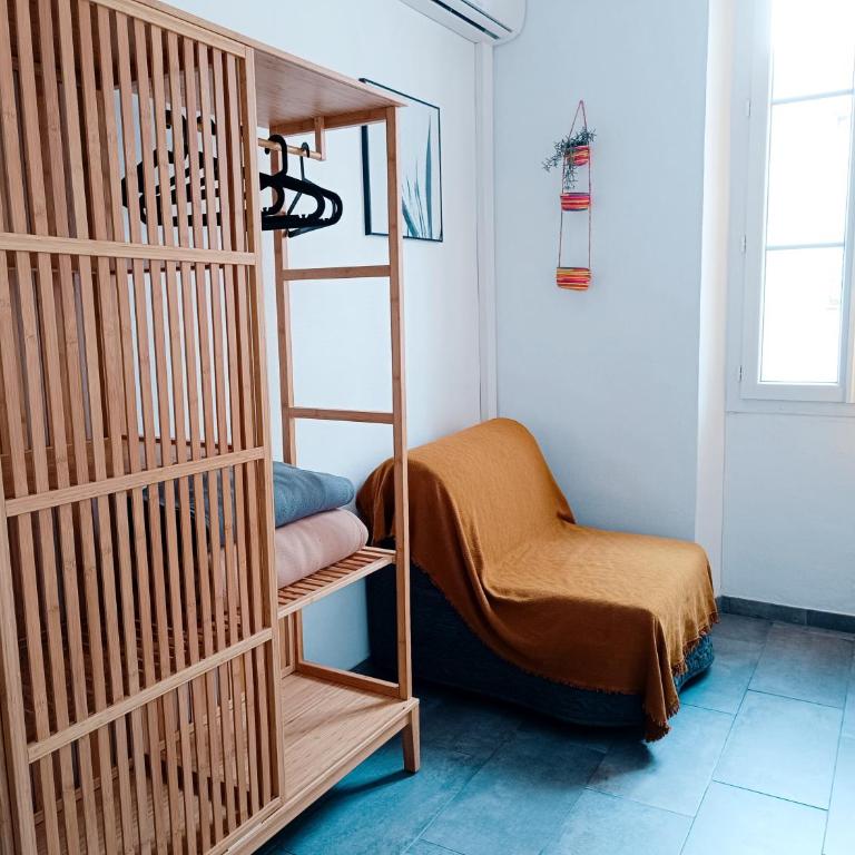 Grand 2 pièces rénové climatisé, vieil Antibes, proche port - One-Bedroom Apartment - 17