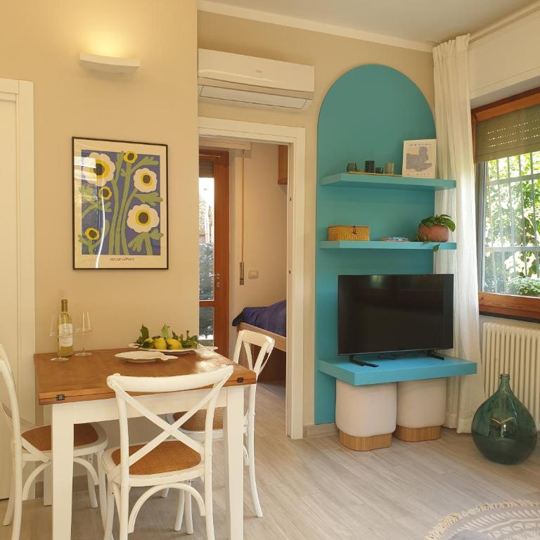Marty&Olly Luxury Garden Apt - Two-Bedroom Apartment - 11