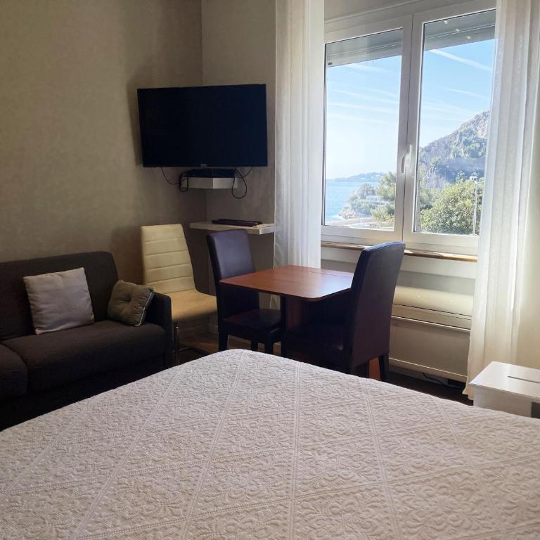 Ezevacances Studio Capuccino vue mer 5 mn plage 7 mn gare Wifi - Studio with Sea View - 61