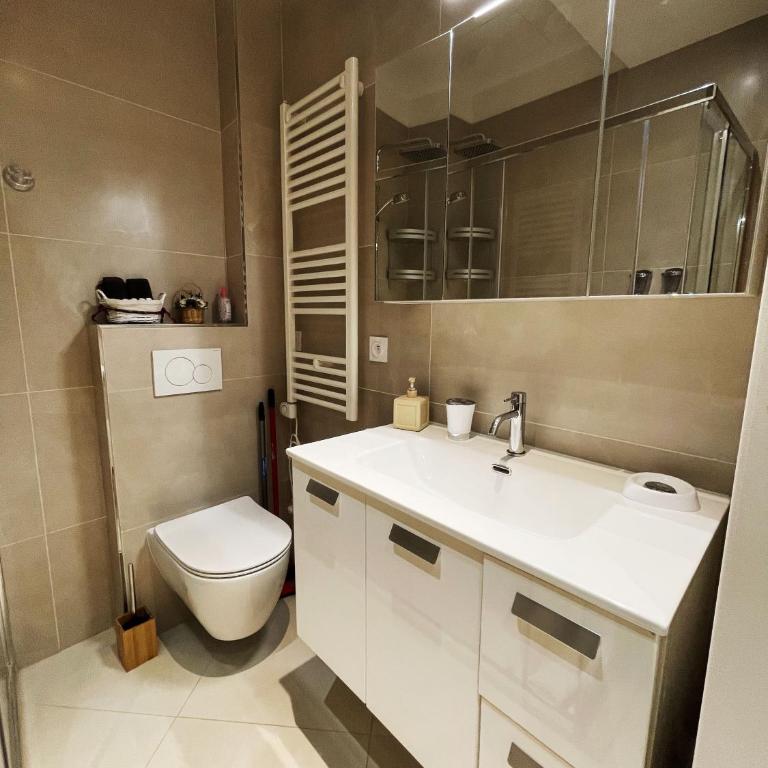 Ezevacances Studio Capuccino vue mer 5 mn plage 7 mn gare Wifi - Studio with Sea View - 13
